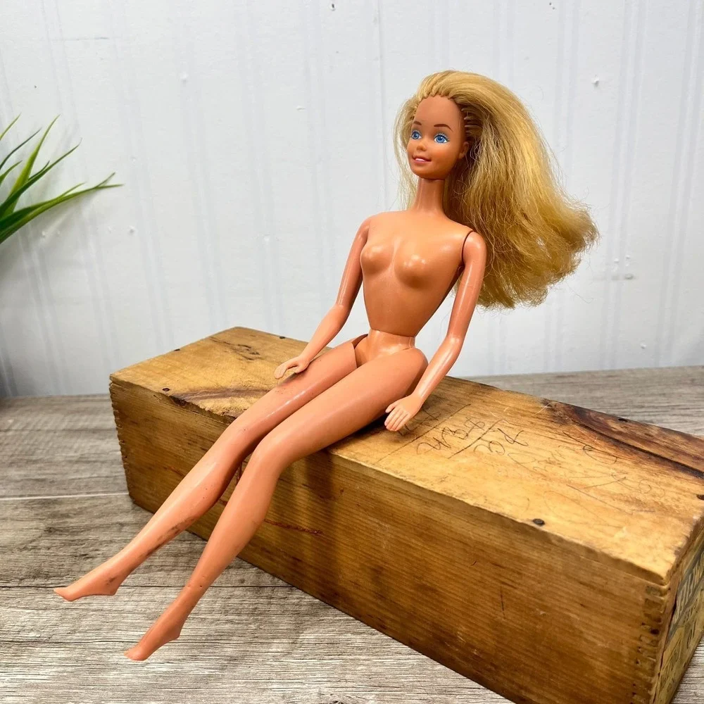 Vintage Barbie Doll Superstar Era Palm To Rear Hands Blonde Hair Early 80s